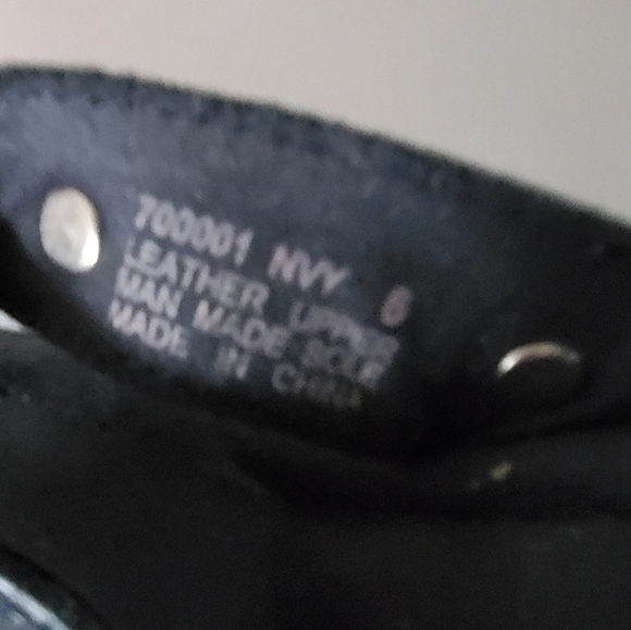 Minnetonka Sandals Sz 6 - Picture 2 of 4